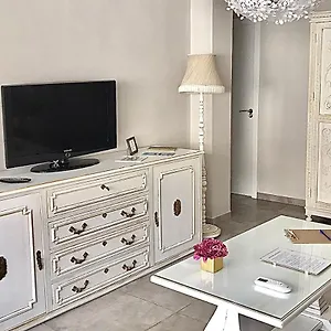 Plaza Concepcion Garcia Redondo, 1 Apartment